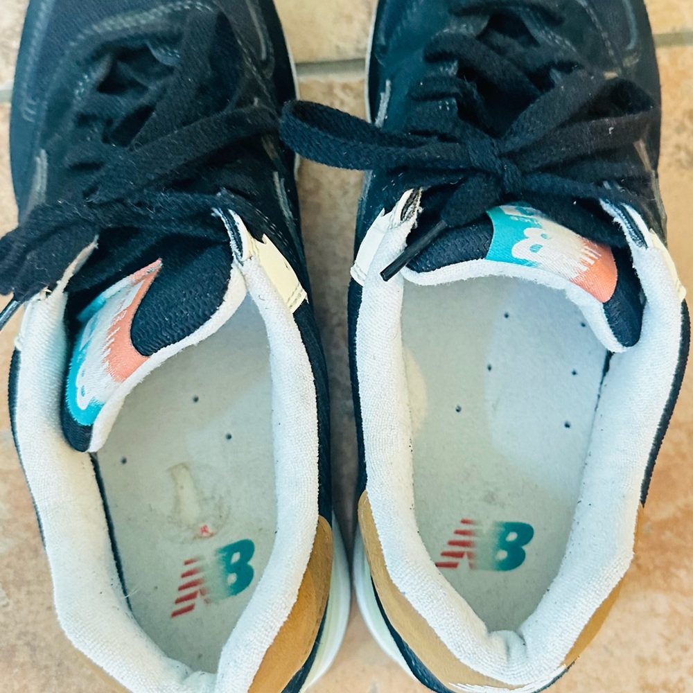 New Balance Kids Black and Tan Sneakers